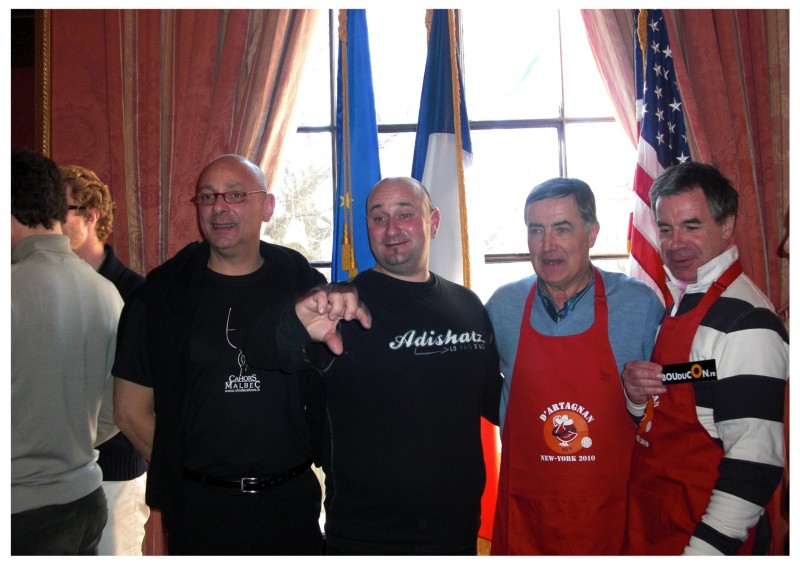  3ème mi-temps après le match de rugby à Central park ,réception au consulat de France, invités par le consul Philippe LALLIOT ancien joueur du RC NARBONNE...