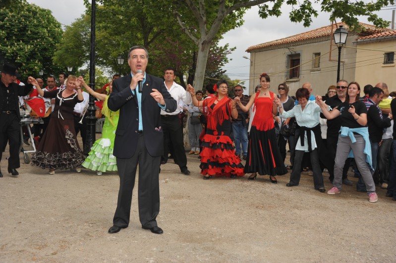 entouré des sévillanes de Azille