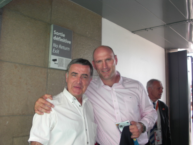 A l'entrée du Sade de France en compagnie de Laurence DALLAGLIO, vainqueur de la coupe du monde avec le XV de la Rose d'Angleterre en 2003