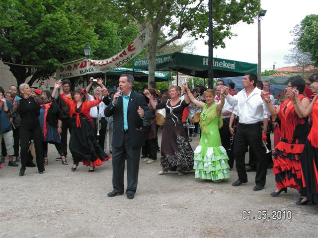 "la belle de Cadix" entouré de Sévillanes.