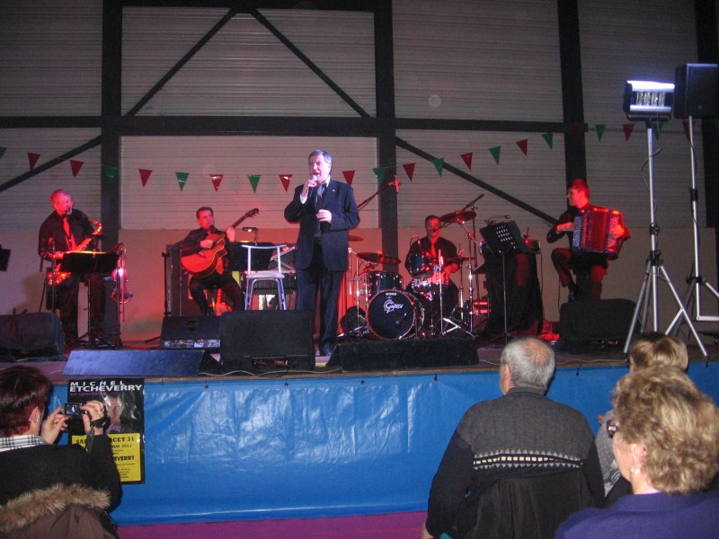 voila nous sommes en 2011 et Michel est toujours présent avec son orchestre au complet pour le plus grand bonheur de tous....