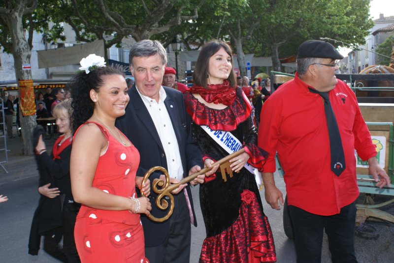 inauguration2azille Ouverture de la 9ème féria d' Azille en compagnie des miss et de Momo SALLES, président de la féria
