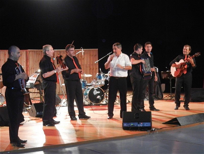 dscn1024 Michel et son Orchestre