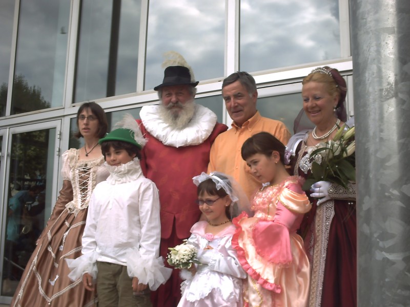  en compagnie du roi HENRI IV et de la Reine MARGOT